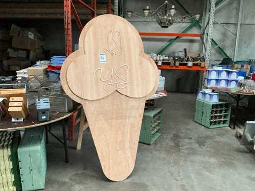 Houten ijshoorn-display