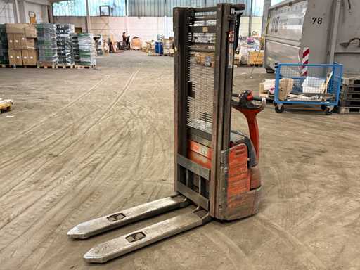 LINDE L 12 Apilador eléctrico