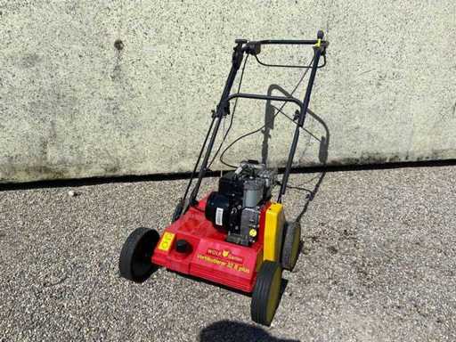 WOLF UV32B Verticuteer machine