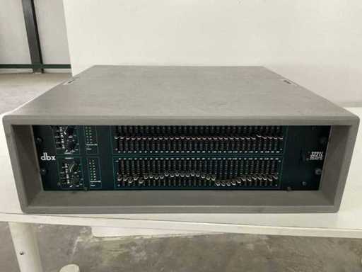 EQ DBX 3231L in het rack