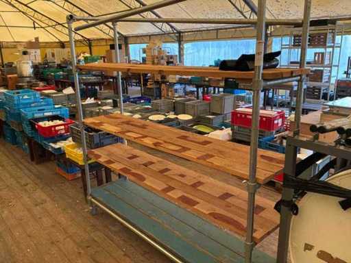 Mobiele rek met 4 houten leggers