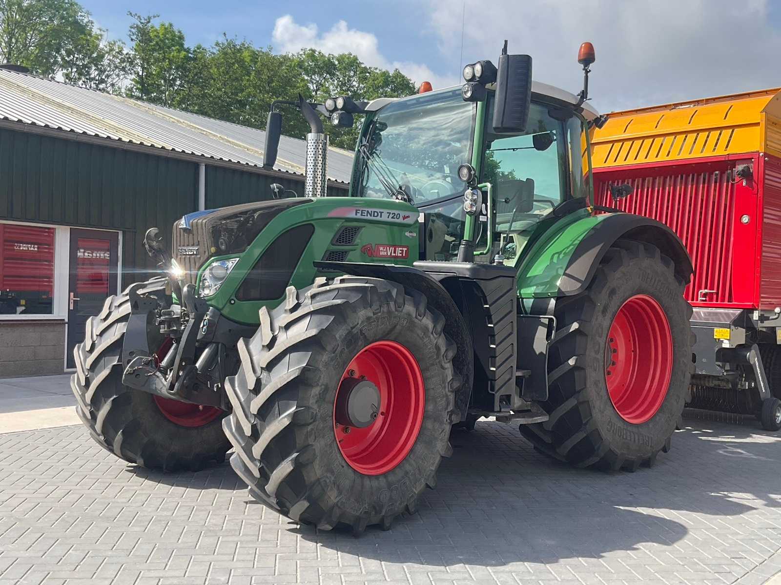 2013 Fendt 720 Vario All-wheel drive agricultural tractor