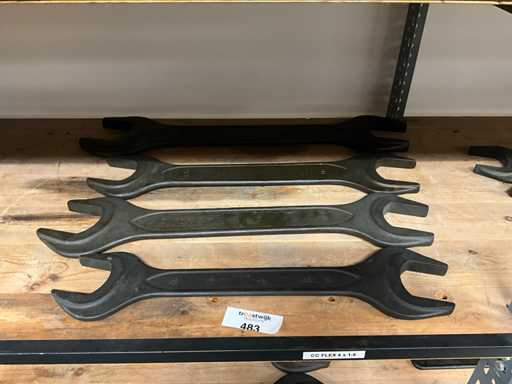 Chiave inglese e chiave ad anello