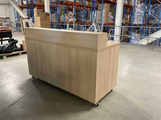 Verrijdbaar barmeubel met tap