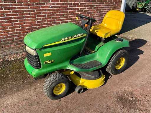 John Deere LT166 Zitmaaier