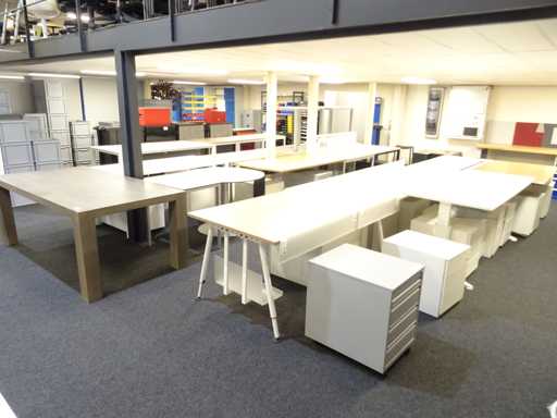 Viele Büromöbel, ca. 43 Gegenstände