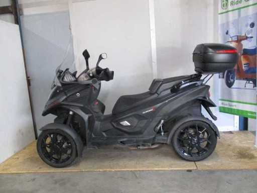 Quadro 4 - Scooter a motore 4 ruote - Moto