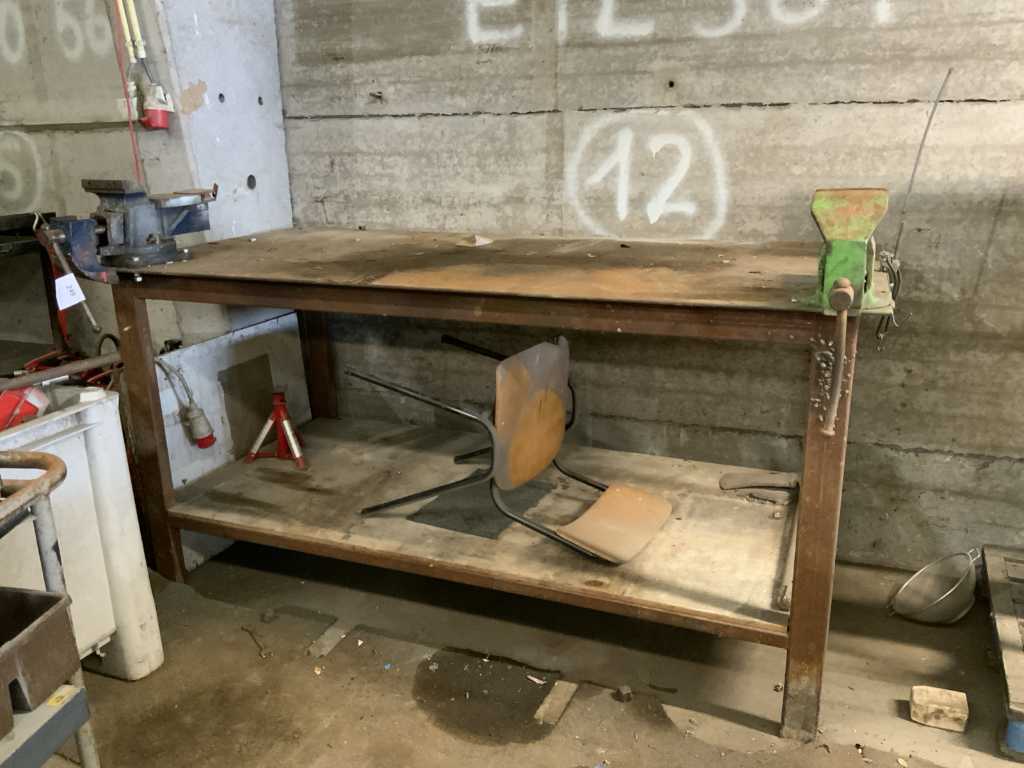 metalowy stół warsztatowy