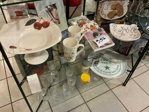 Various kitchen supplies