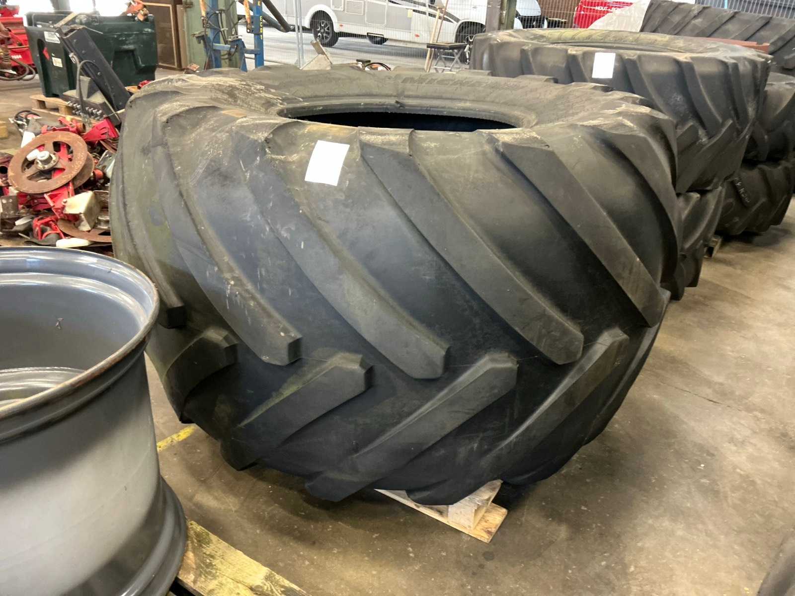 Michelin Mega X bib Tractor tire