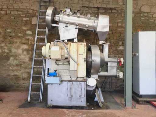 D | Machinery and equipment for plastics recycling and processing