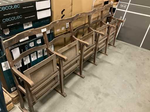 Rangée de chaises pliantes