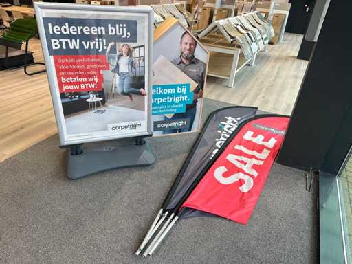 Mobile sidewalk sign with wooden decoration piece and four beach flags