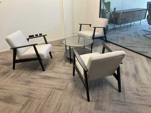 Waiting room chairs with table (3x)