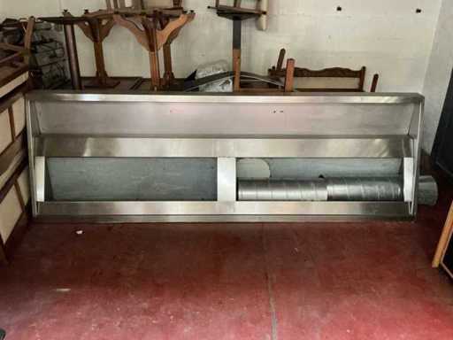 Cooker hood with motor and filter