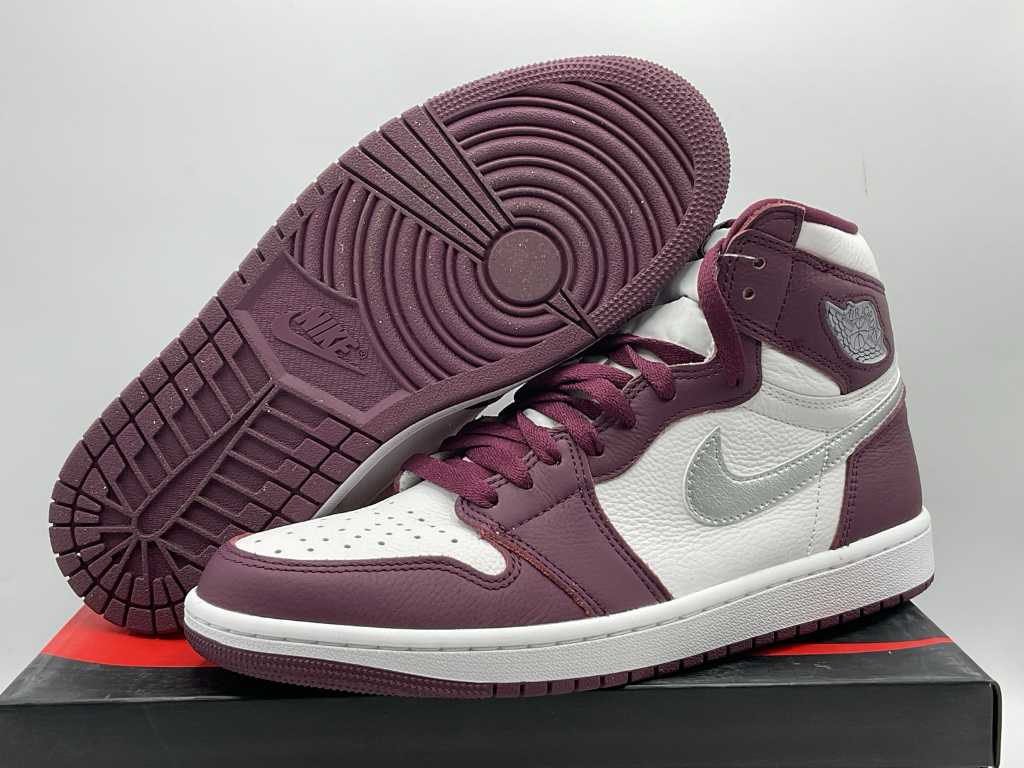 Nike Air Jordan 1 Retro High OG Burgundy Sneakers 43