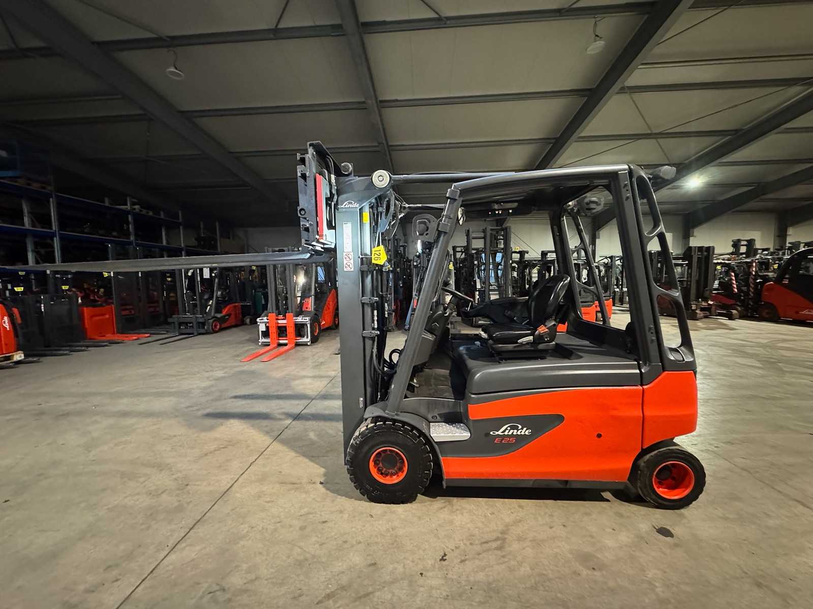2018 Linde E25L 2.500kg Triplex 476cm 3.+4th Valve 193cm Fork Adjuster Electric Forklift Forklift 12.479 Hours