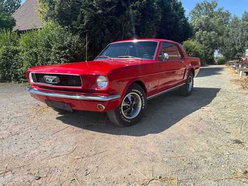 Ford Mustang coupe z 1965 roku