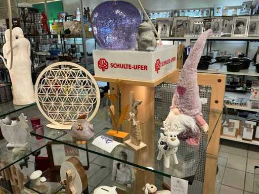 Various decoration/gift items