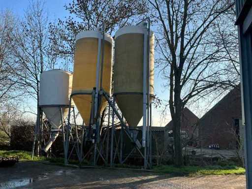 Pellet silo