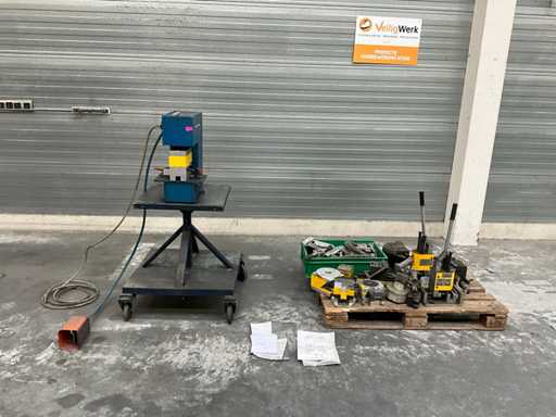 All Mecanic 904680 Stanzmaschine und verschiedene Stanzwerkzeuge