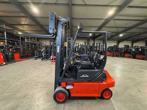 28/2021 Linde E20P 2.000kg Triplex 547cm 3.+4. Horquilla ajustable de válvulas Carretilla elevadora eléctrica 19.925 horas