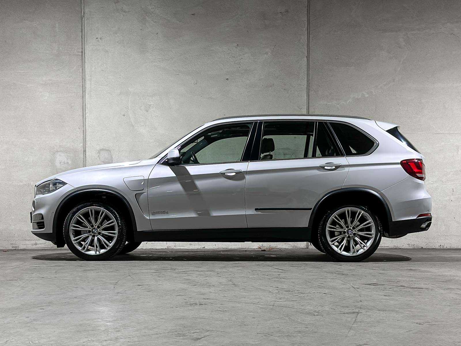 BMW xDrive40e iPerformance High Executive -individual- F15 313pk 2016, R-711-DS