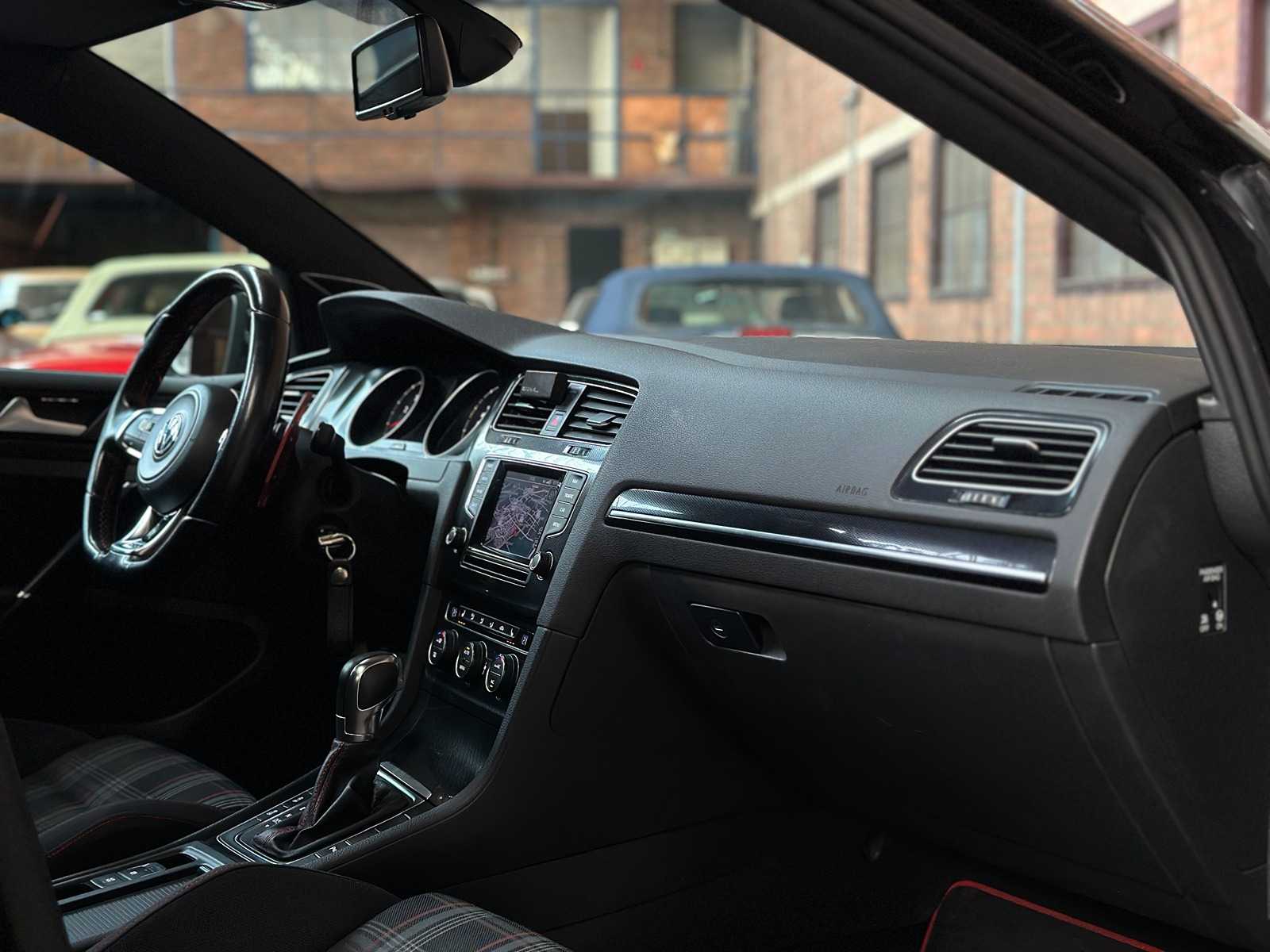 Volkswagen Golf GTI Performance VII 2.0 TSI Golf 7 230pk 2014, TV-769-S