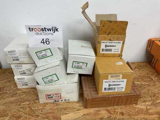 10 Kisten Holzbolzen