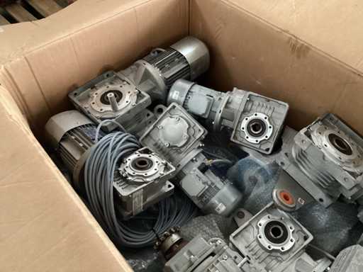 Motoren und Getriebemotoren