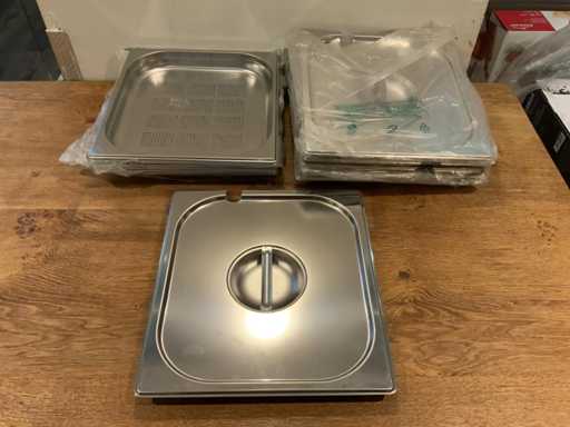 GN 2/3 -40 - Perforowany pojemnik gastronomiczny z pokryw?