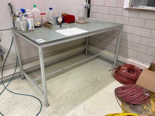 Table de laboratoire