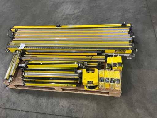 Partij diverse veiligheidslichtschermen / lichtgordijnen