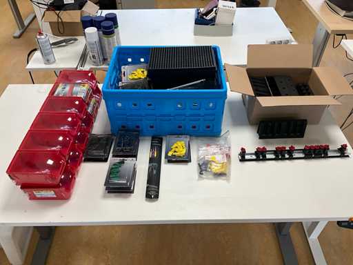 Diverse gereedschapswanden en magazijnbakken