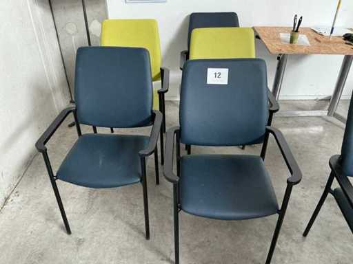 Diverses chaises de réunion en faux cuir (4x)