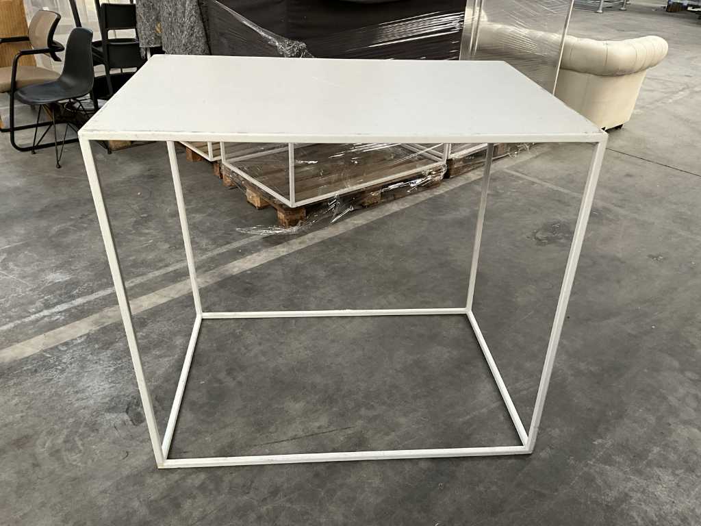 4x Metal Standing Table