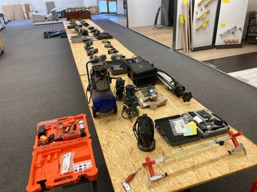 Electrische toestellen voor klussen (met tafels)