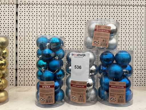 Party der Weihnachtskugeln.