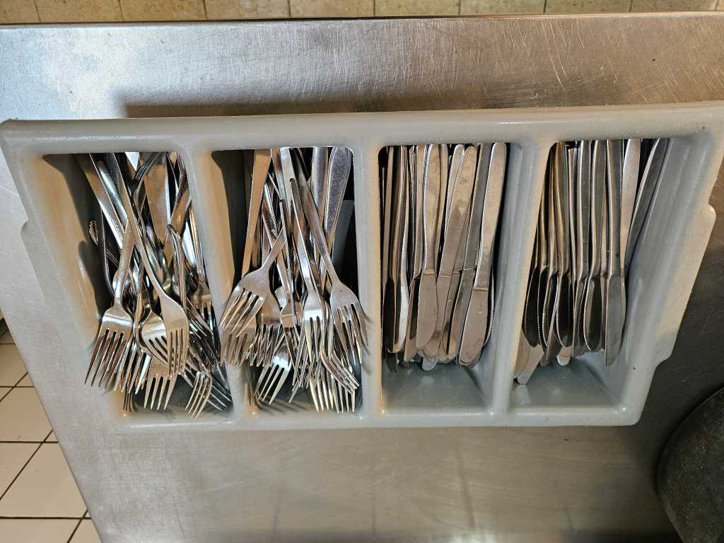 Cutlery tray with contents