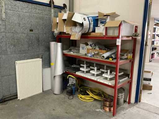 Rack per scaffali con contenuto