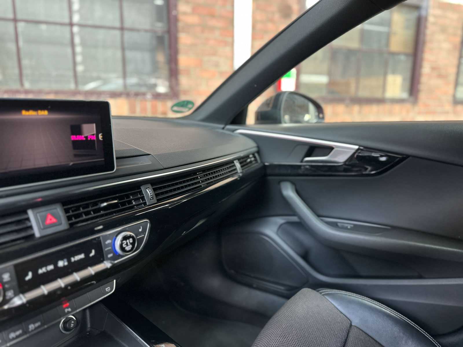 Audi A4 Avant 2.0 T g-tron Design Pro Line Plus 170pk 2018, R-401-VV