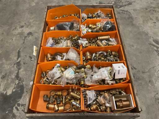 Lot în principal de fitinguri din alam?