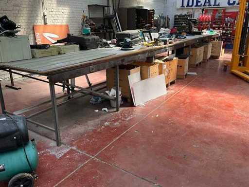 Workshop furniture (5x)