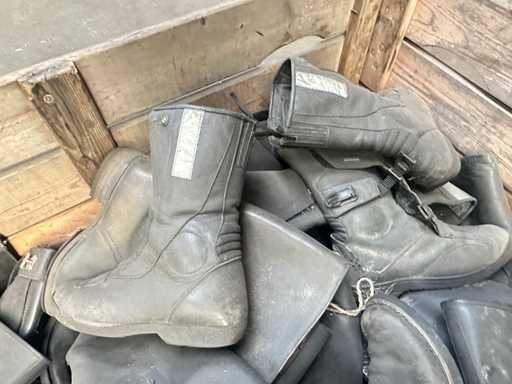 Batch verschiedener Motorradstiefel und Regenstiefel