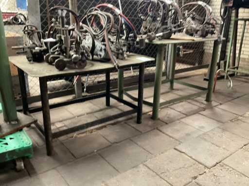 Table d’atelier divers (2x)