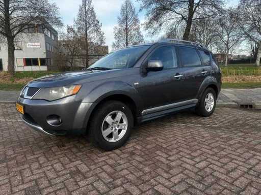 Mitsubishi Outlander 2.4 Edycja Wstępna, 41-ZN-FZ