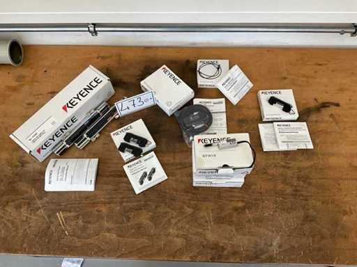 KEYENCE - Lot of spare parts (8x)