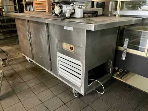 Refrigerated workbench