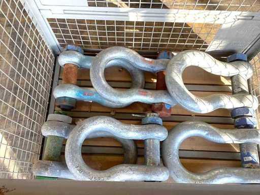 D | Construction site accessories and tools