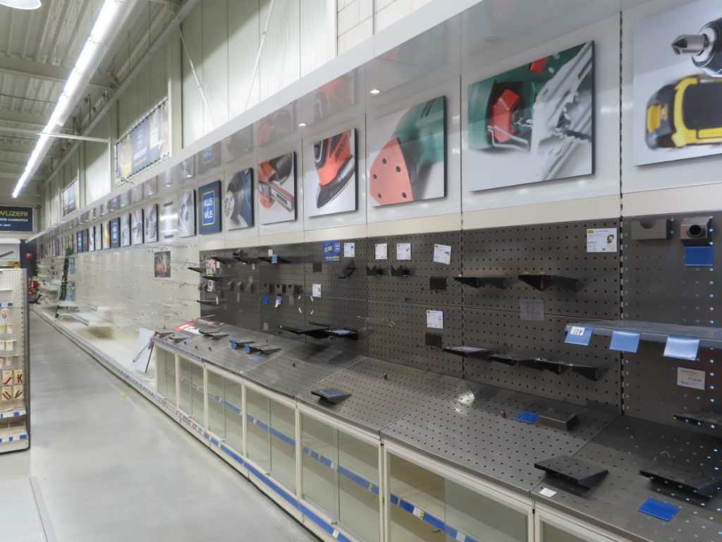 Shop shelving wall 33.5 m1
